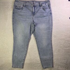 Torrid Super Soft High Rise Burbank Light Wash Jegging 26R NWT